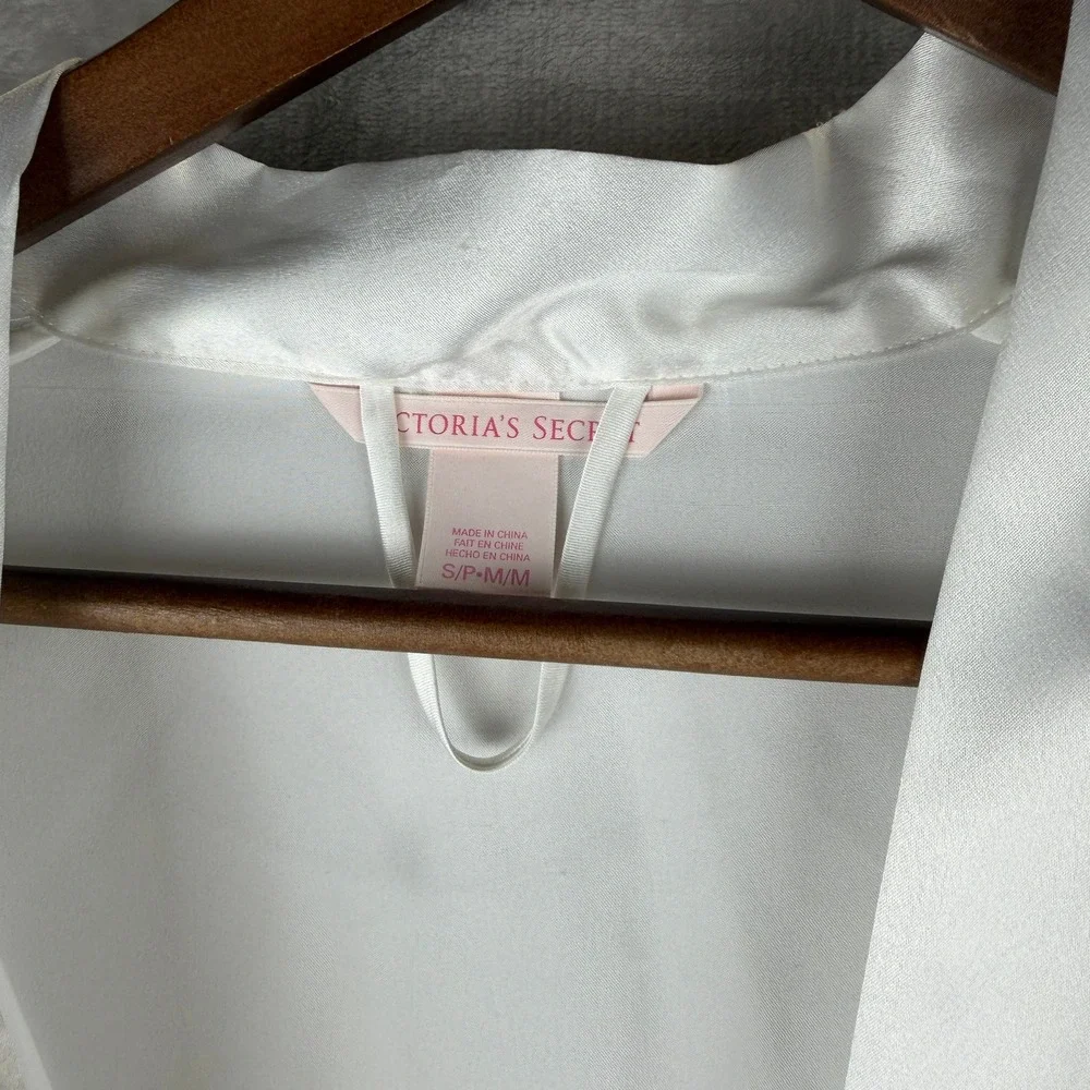 Bridal honeymoon Victorias Secret White Satin Kimono Robe Short Belted lingere